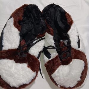 Cozy nike slippers all size fits all brown/black/white retail $70.00